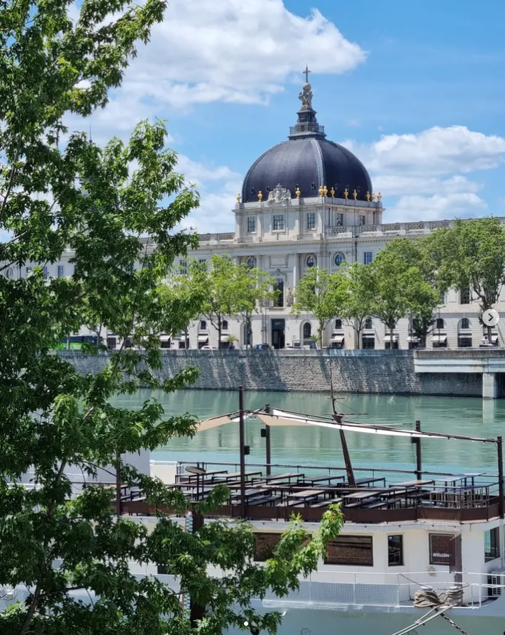 Façade du Grand Hôtel-Dieu à Lyon, où se situe le restaurant Epona Côté Jardin