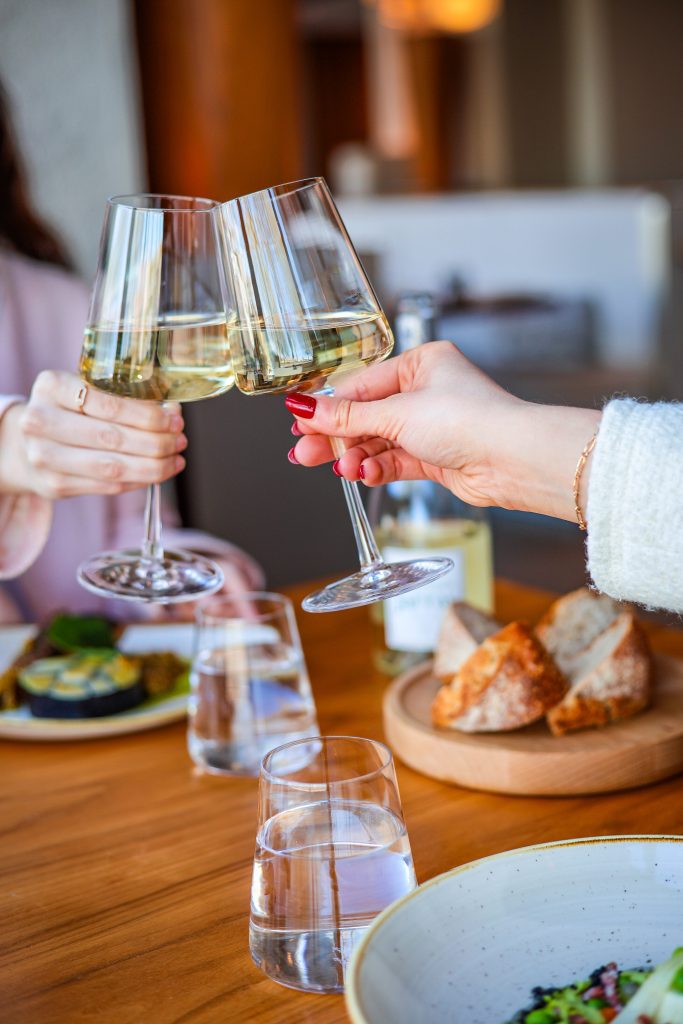 Moment de convivialité autour d'un déjeuner au restaurant Epona, au Grand Hôtel-Dieu à Lyon