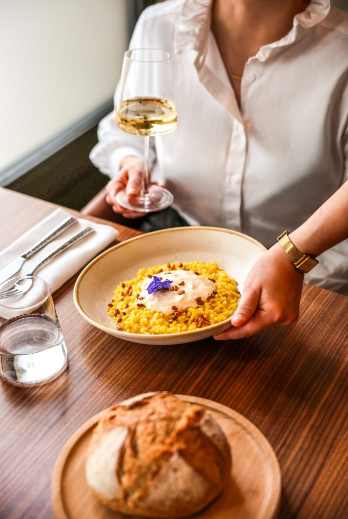 Risotto de cuisine française contemporaine imaginé par le chef Mathieu Charrois au restaurant Epona